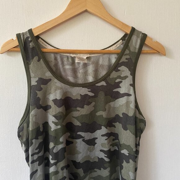 Lucky Brand Tank Top Womens Medium Green Camo Scoop Neck Sleeveless Blouse - Picture 4 of 8